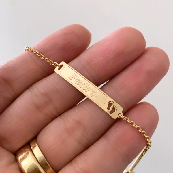 Pulseira Infantil Personalizada Nome e Detalhe Pezinho Banho ouro